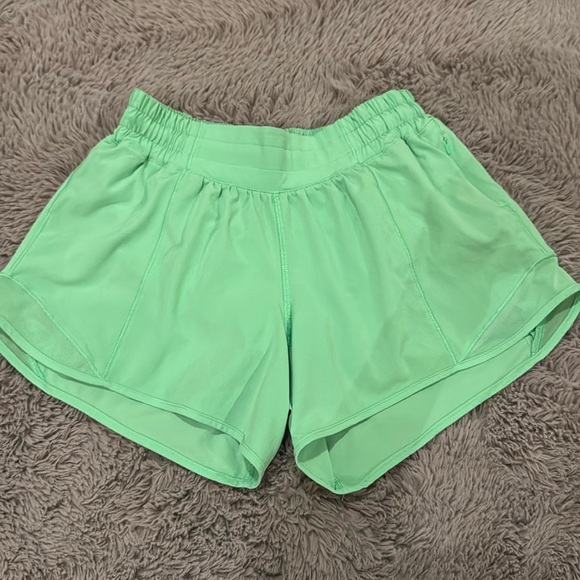 Lululemon Athletica Hotty Hot Low-Rise 4” Lined Shorts 4 inch Scream Green sz 4 - Picture 2 of 16
